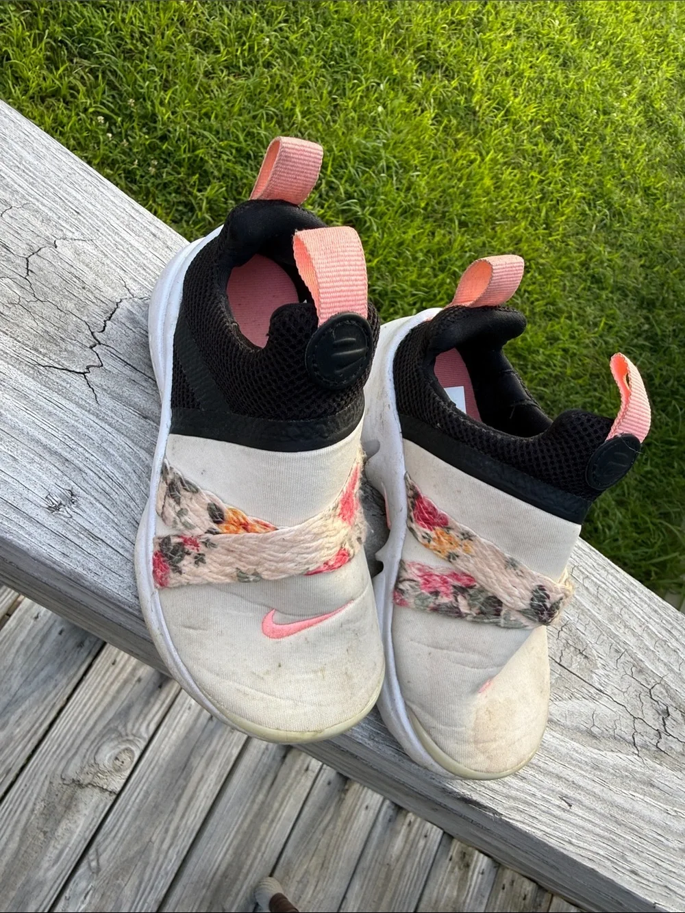 Nike Toddler Floral Strap Slip-On Sneakers in Cream and Pink